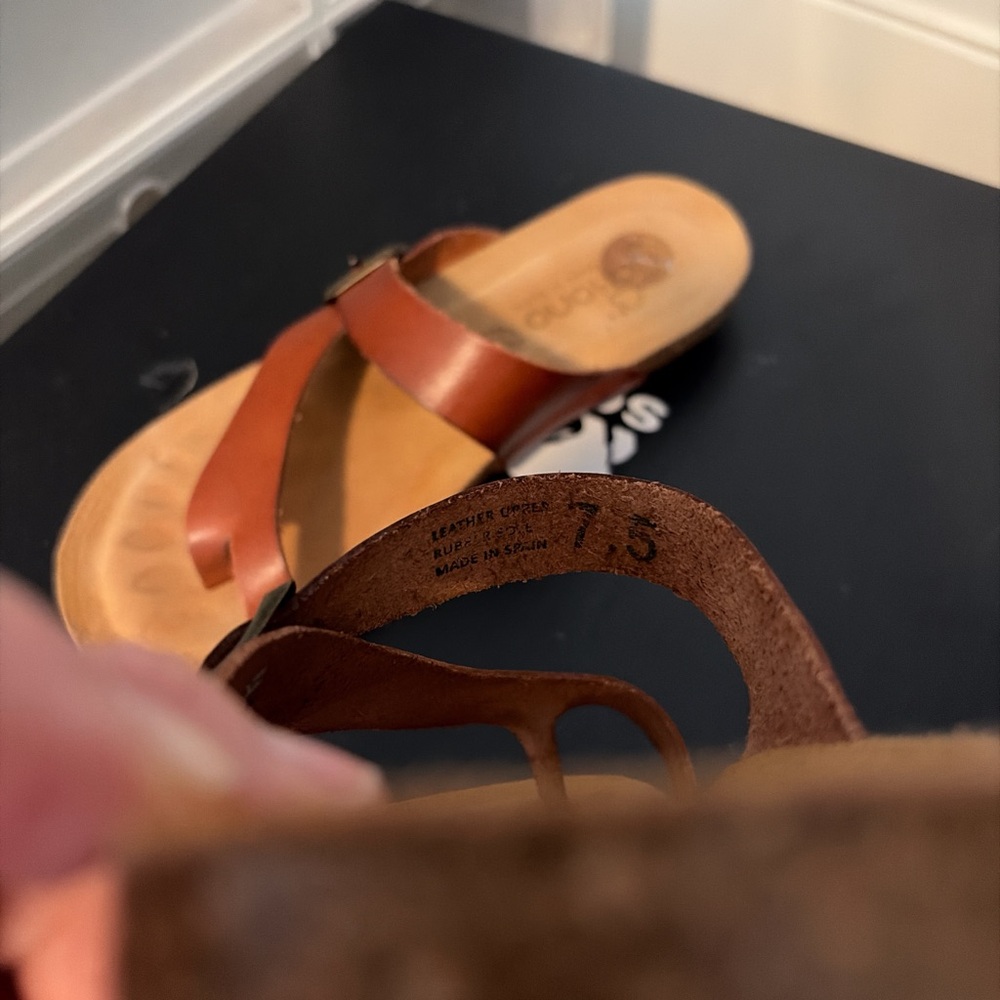 Elegant Tan Leather Sandals with Buckle - Picture 8 of 8